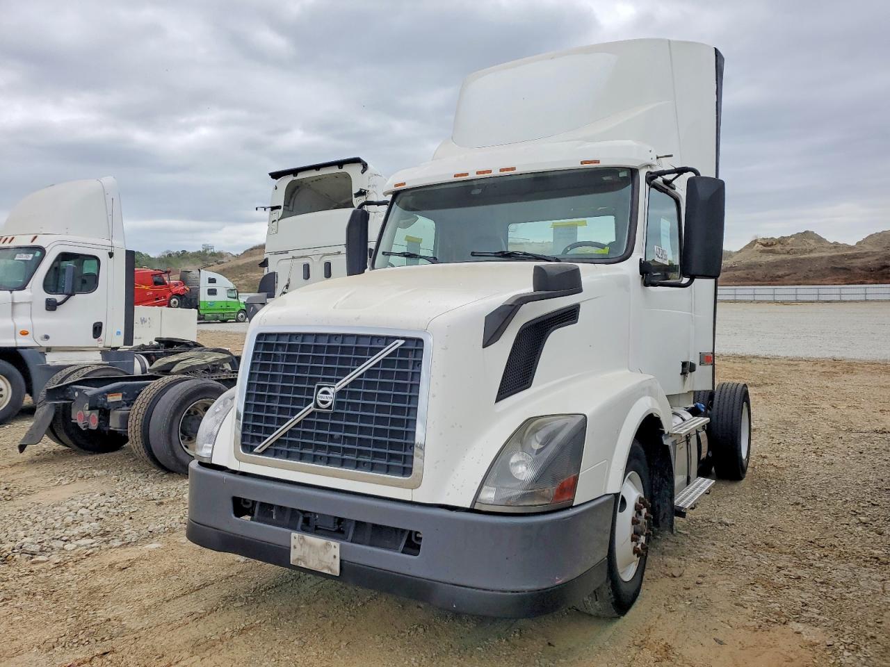 2017 VOLVO VNL (4)