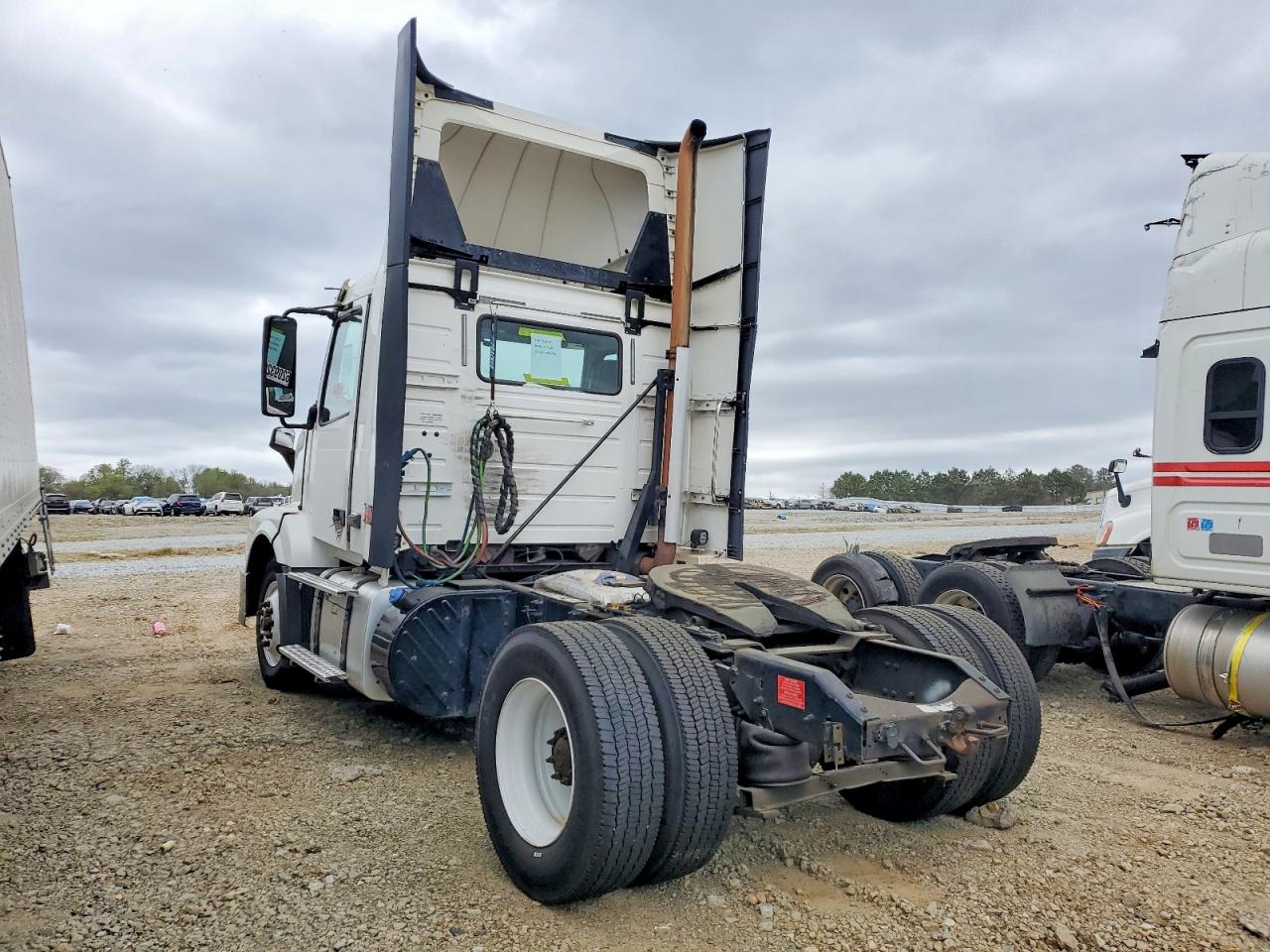 2017 VOLVO VNL (4)