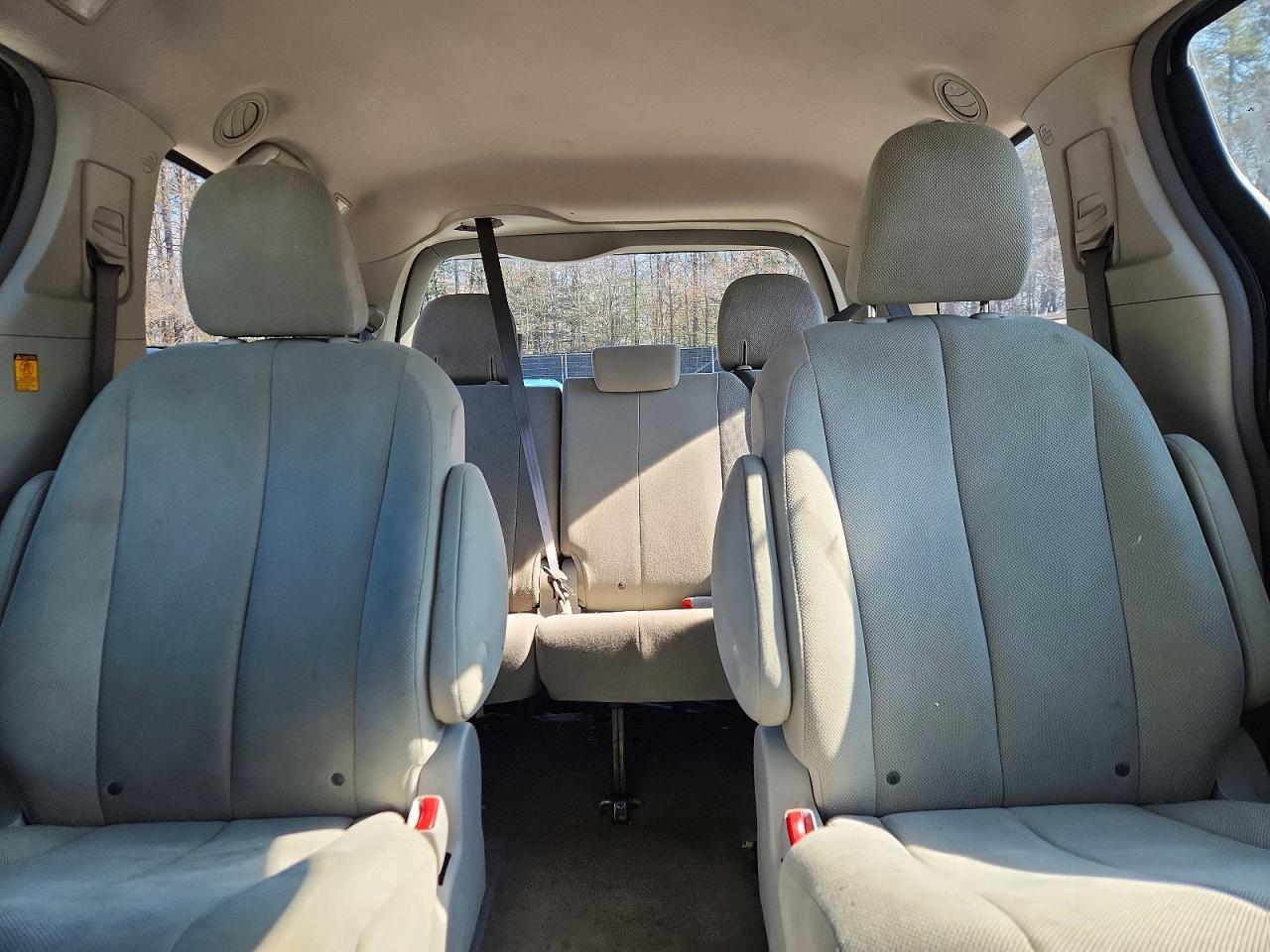 2011 TOYOTA SIENNA