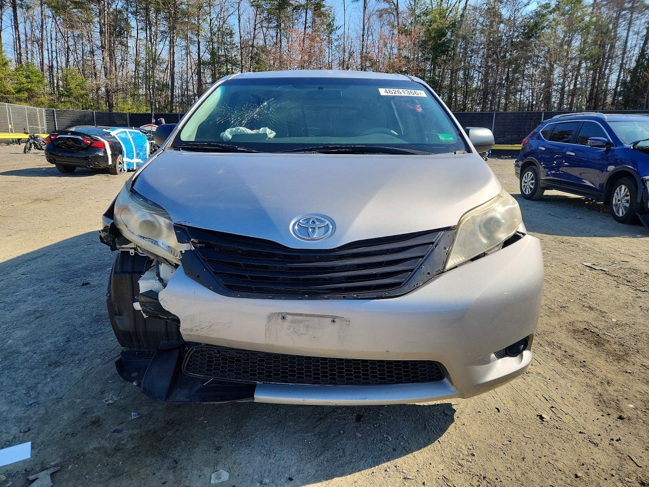 2011 TOYOTA SIENNA