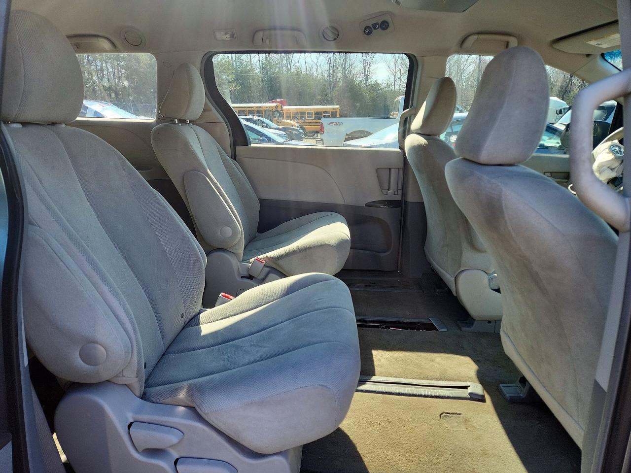 2011 TOYOTA SIENNA