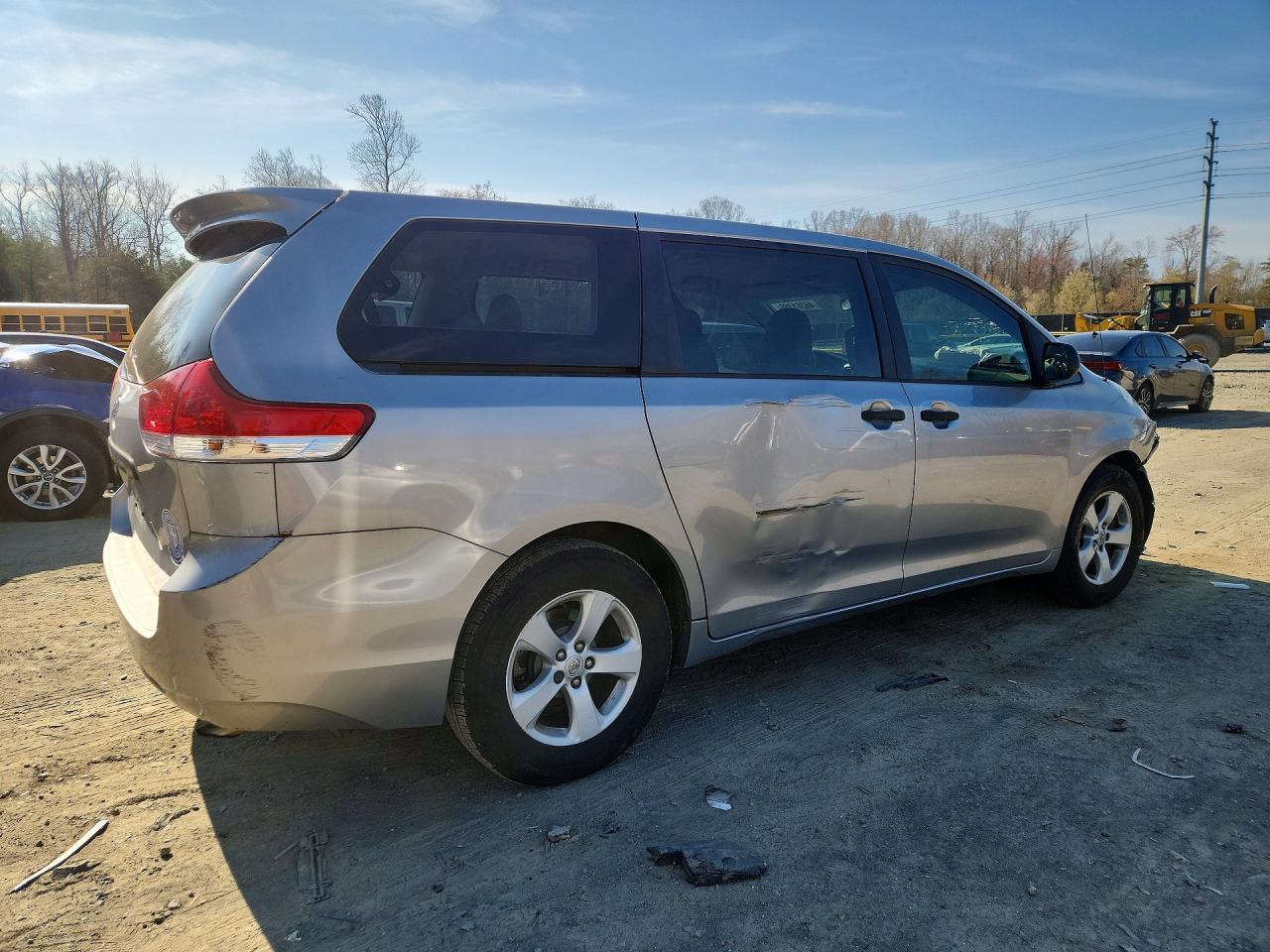2011 TOYOTA SIENNA