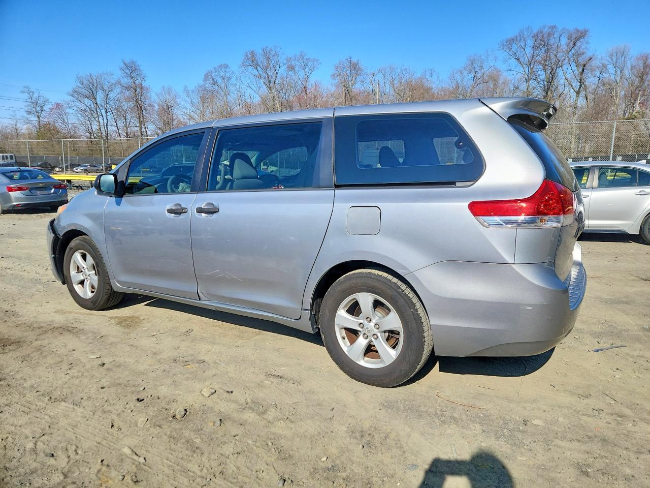 2011 TOYOTA SIENNA