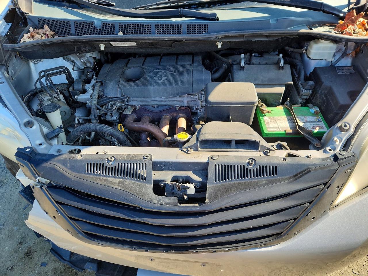 2011 TOYOTA SIENNA