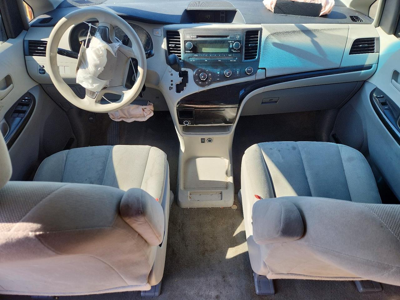 2011 TOYOTA SIENNA