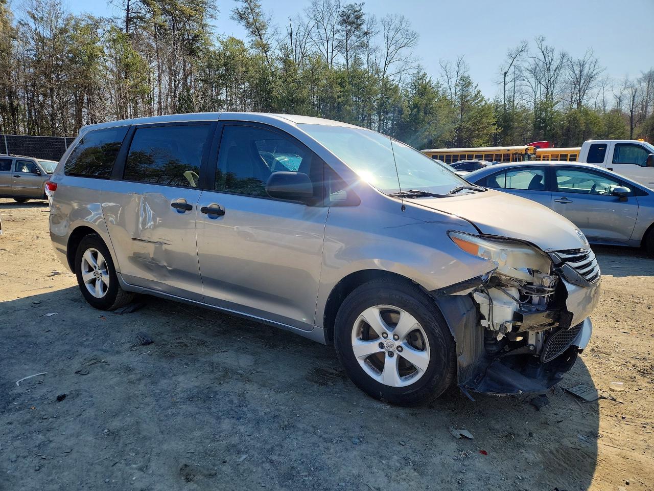 2011 TOYOTA SIENNA