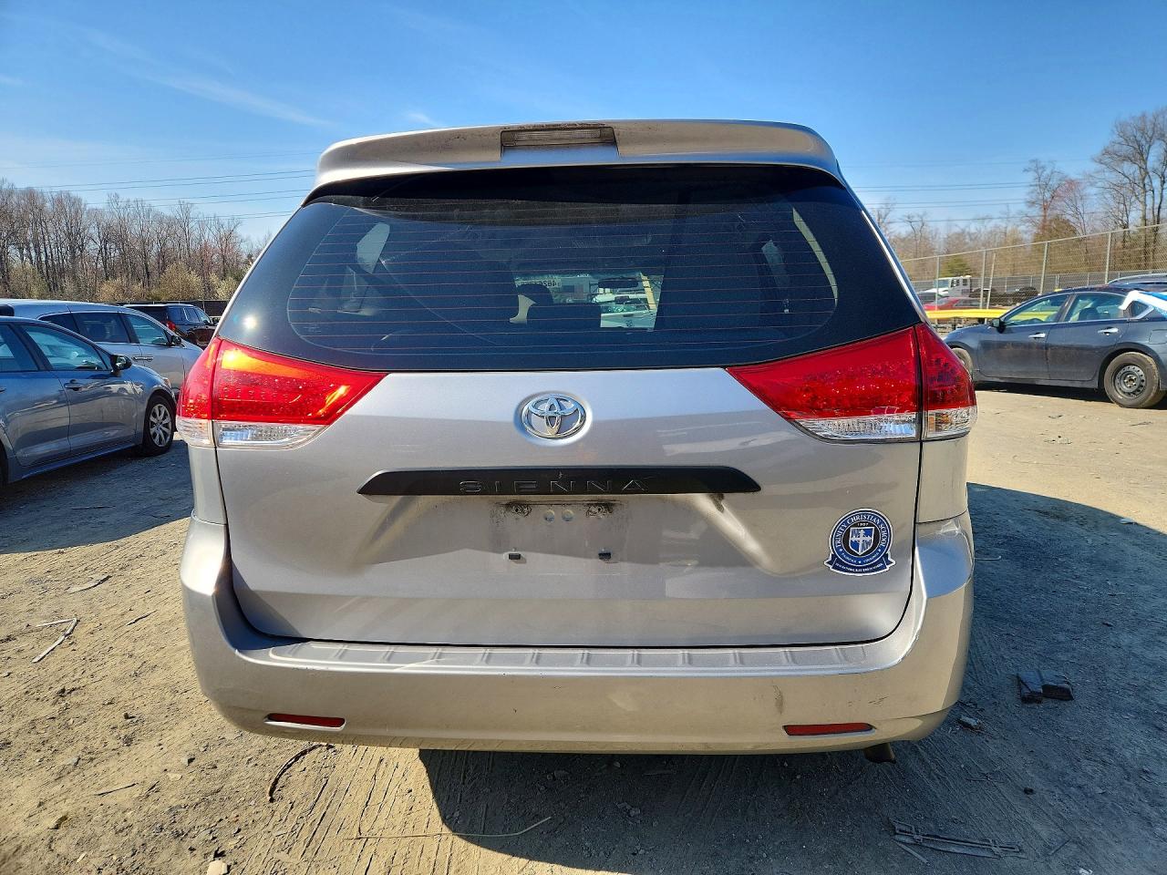 2011 TOYOTA SIENNA