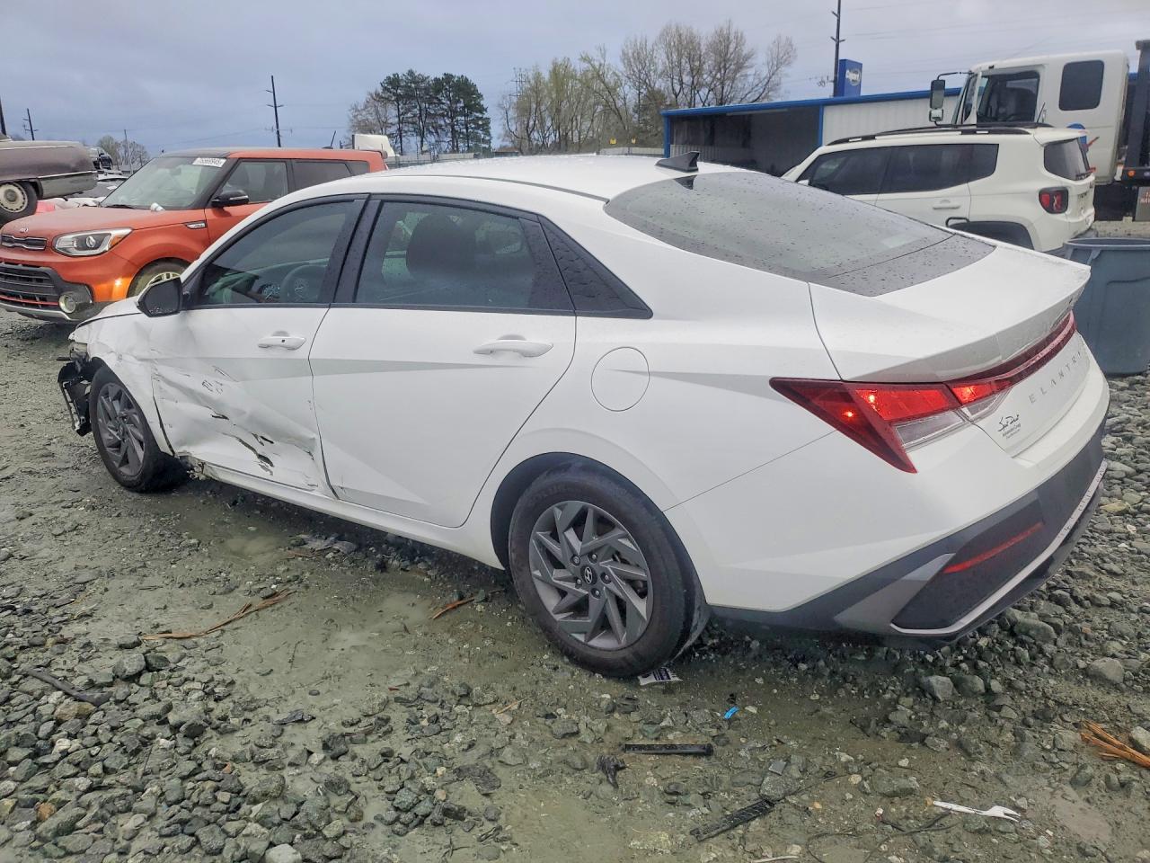 2024 HYUNDAI ELANTRA