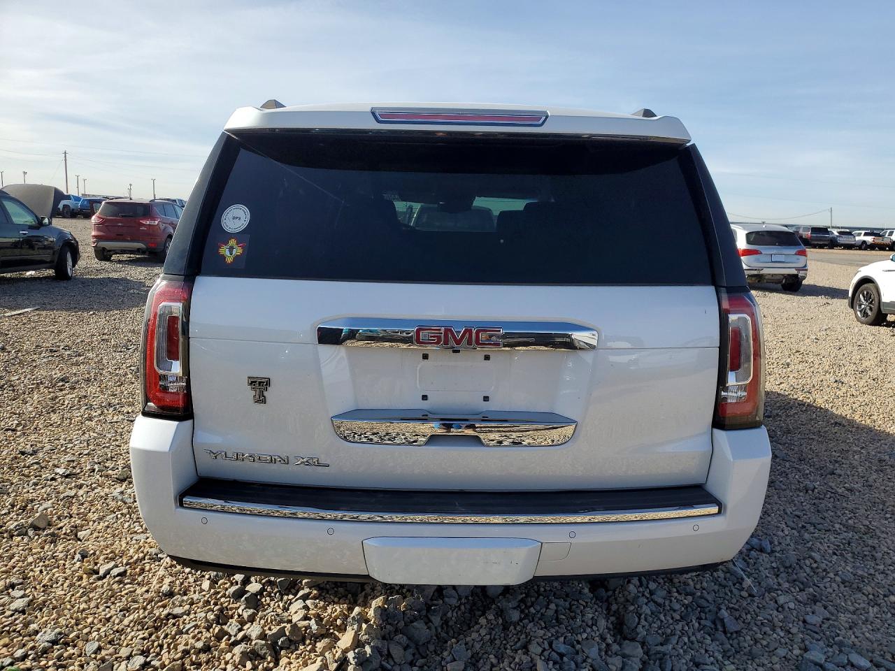 2016 GMC YUKON