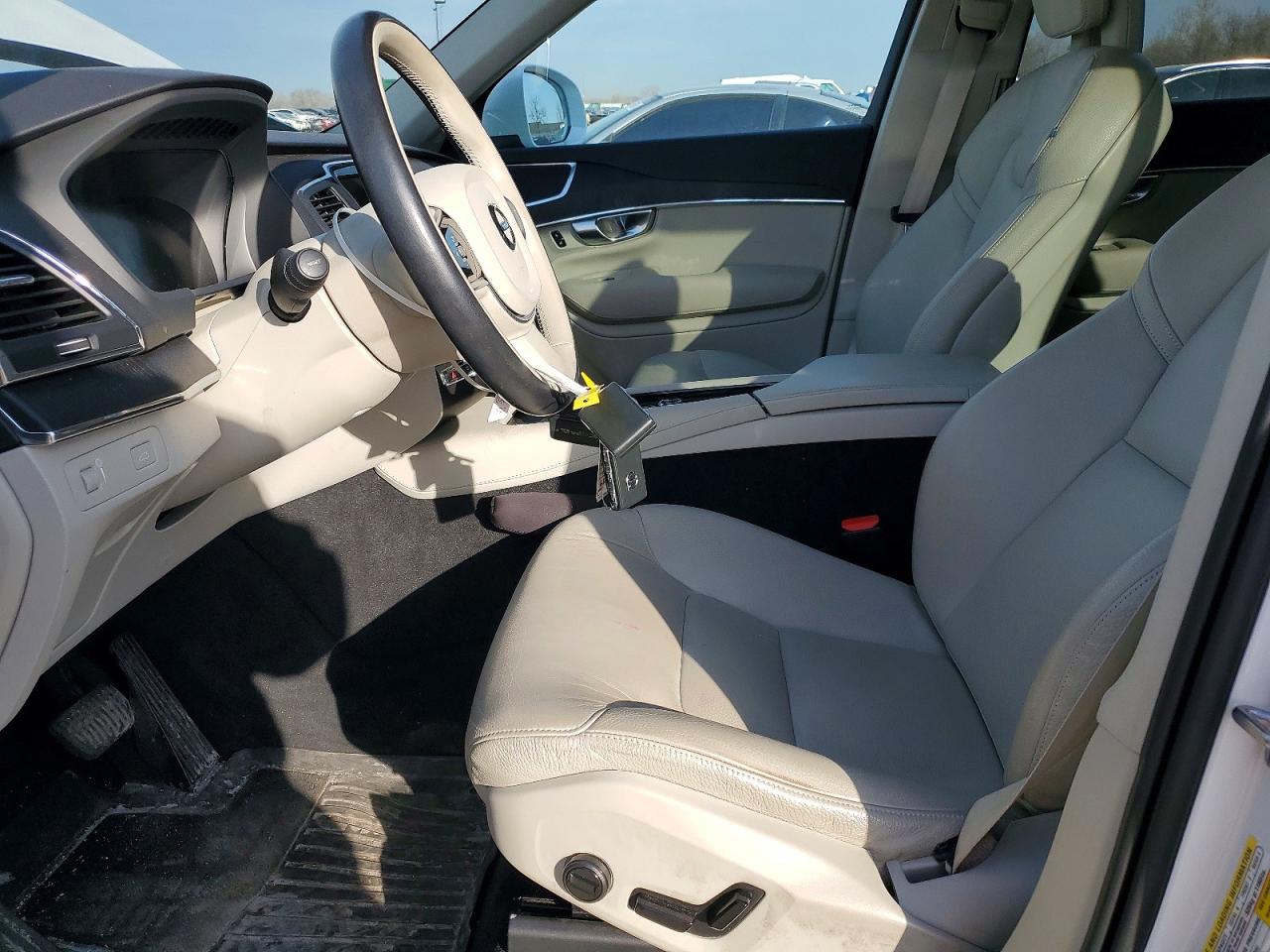 2020 VOLVO XC90