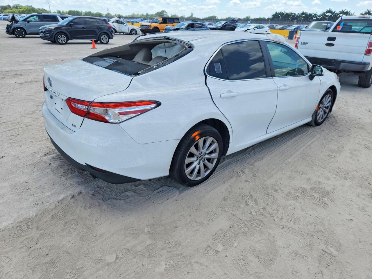 2018 TOYOTA CAMRY