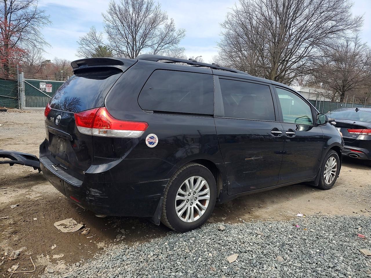 2013 TOYOTA SIENNA