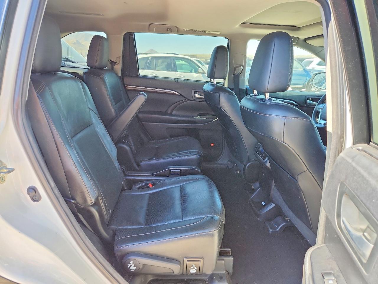 2015 TOYOTA HIGHLANDER