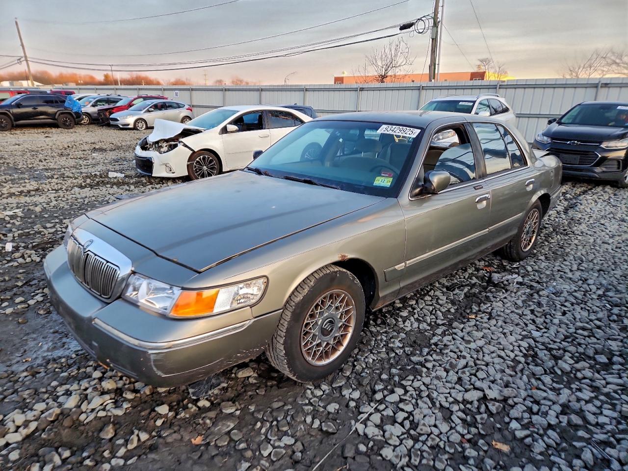 2002 MERCURY GRMARQUIS