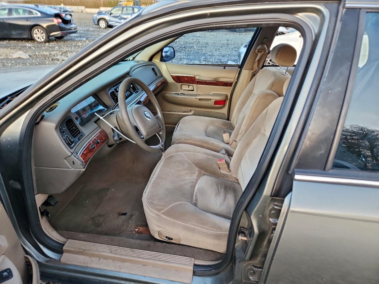 2002 MERCURY GRMARQUIS
