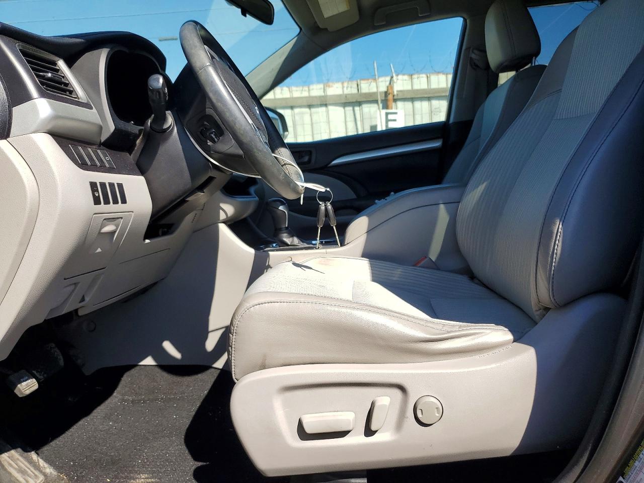 2016 TOYOTA HIGHLANDER