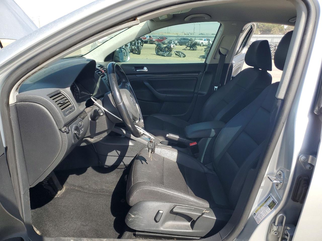 2010 VOLKSWAGEN JETTA