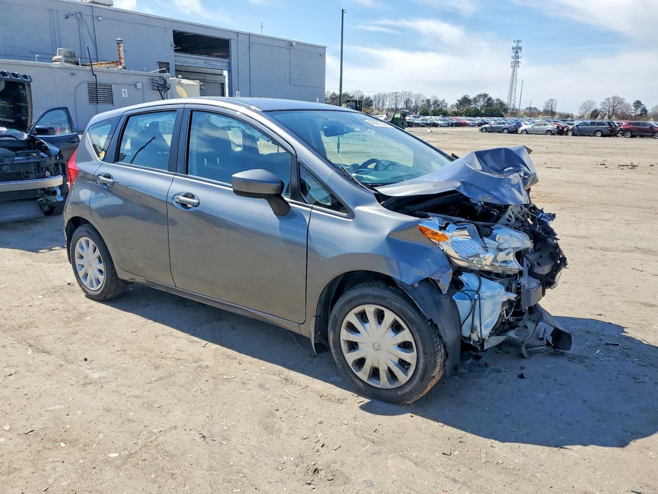 2016 NISSAN VERSA