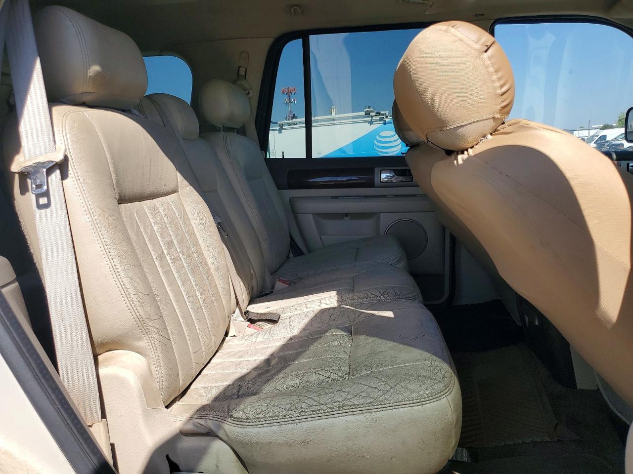 2004 LINCOLN TOWNHOUSE NAVIGATOR
