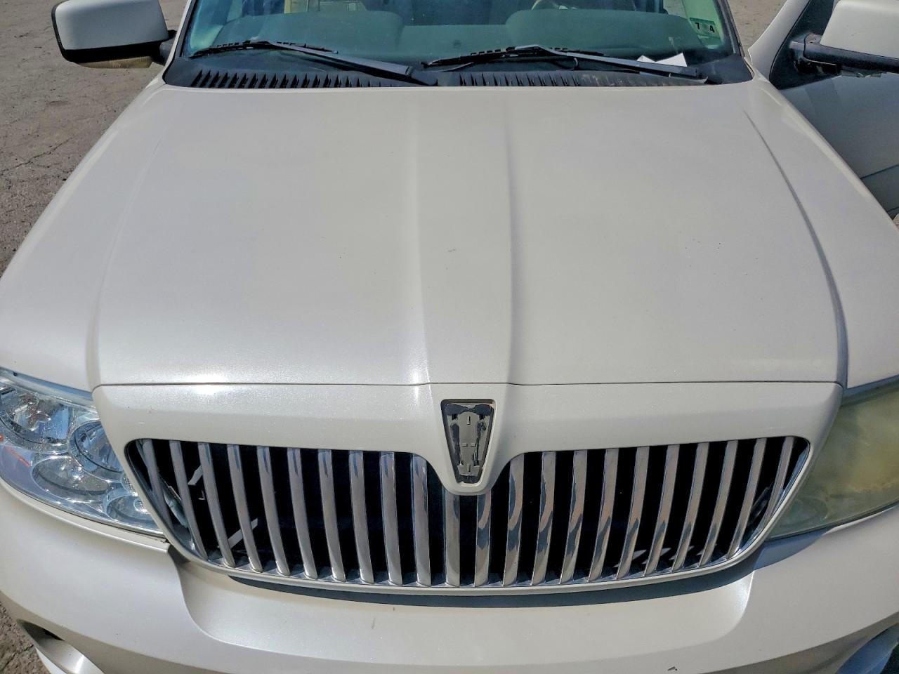 2004 LINCOLN TOWNHOUSE NAVIGATOR