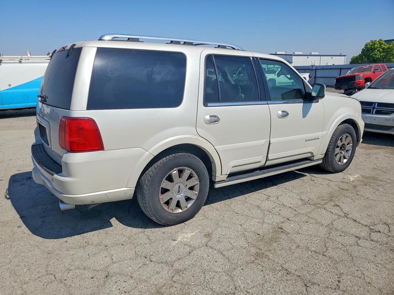 2004 LINCOLN TOWNHOUSE NAVIGATOR