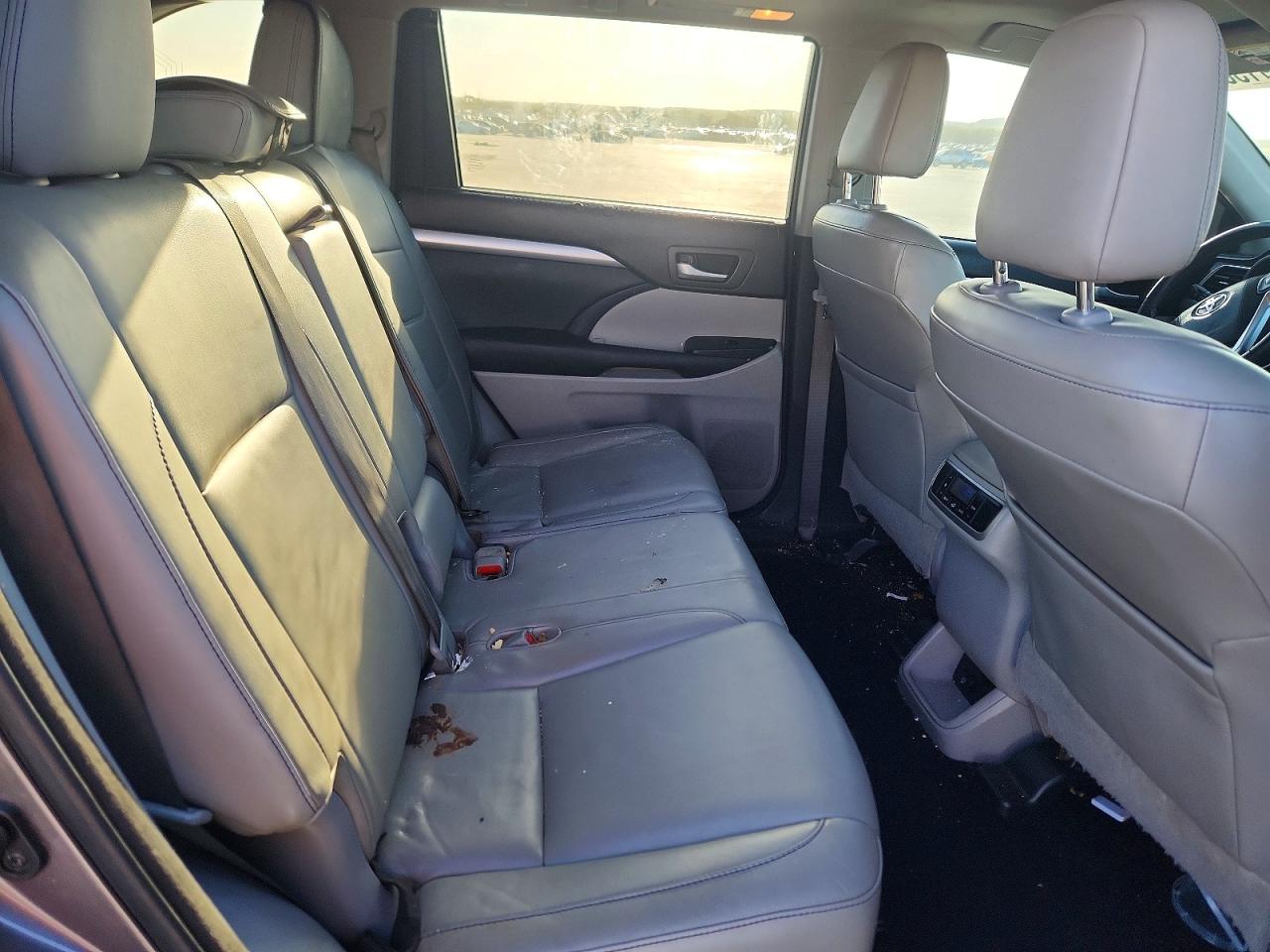2015 TOYOTA HIGHLANDER