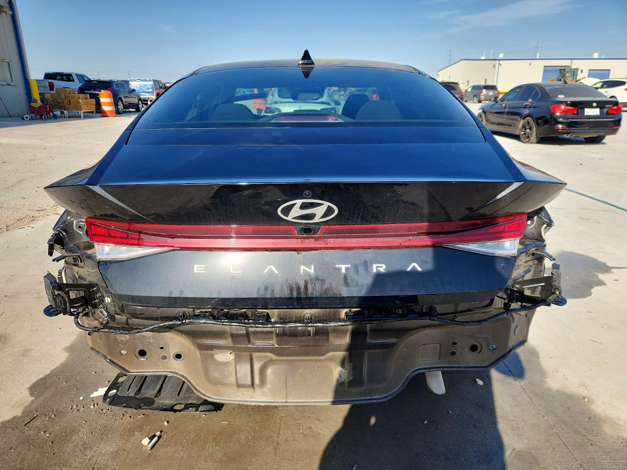 2024 HYUNDAI ELANTRA