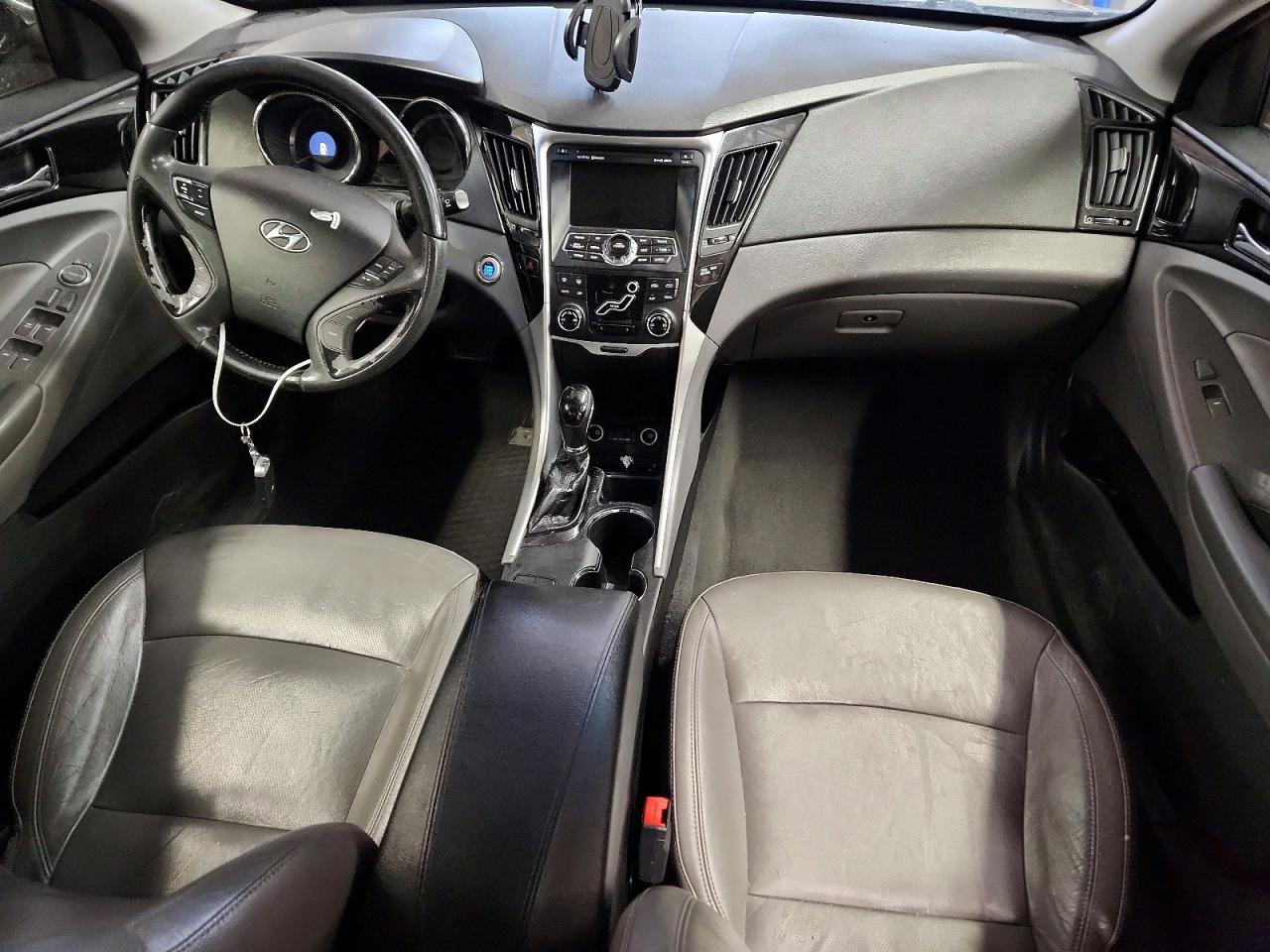 2011 HYUNDAI SONATA