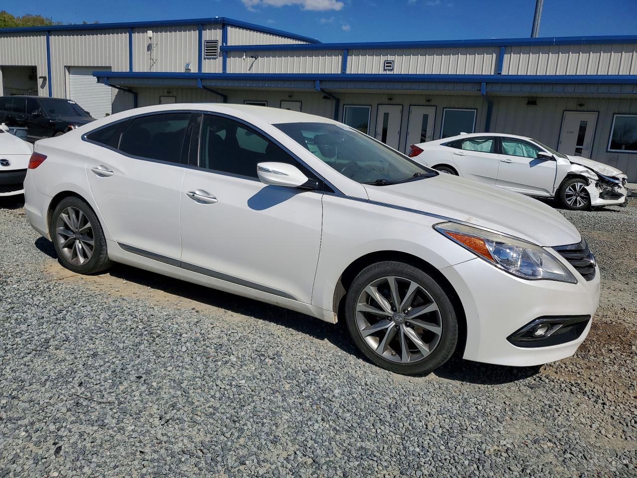 2017 HYUNDAI AZERA