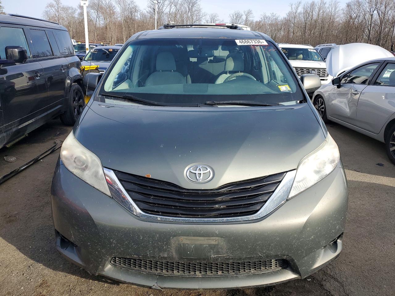 2013 TOYOTA SIENNA