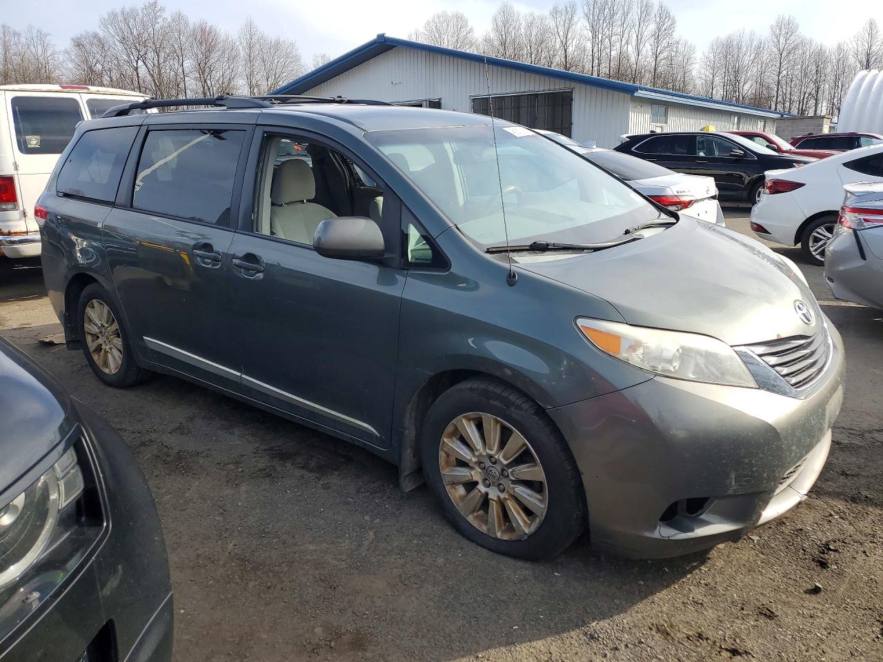 2013 TOYOTA SIENNA