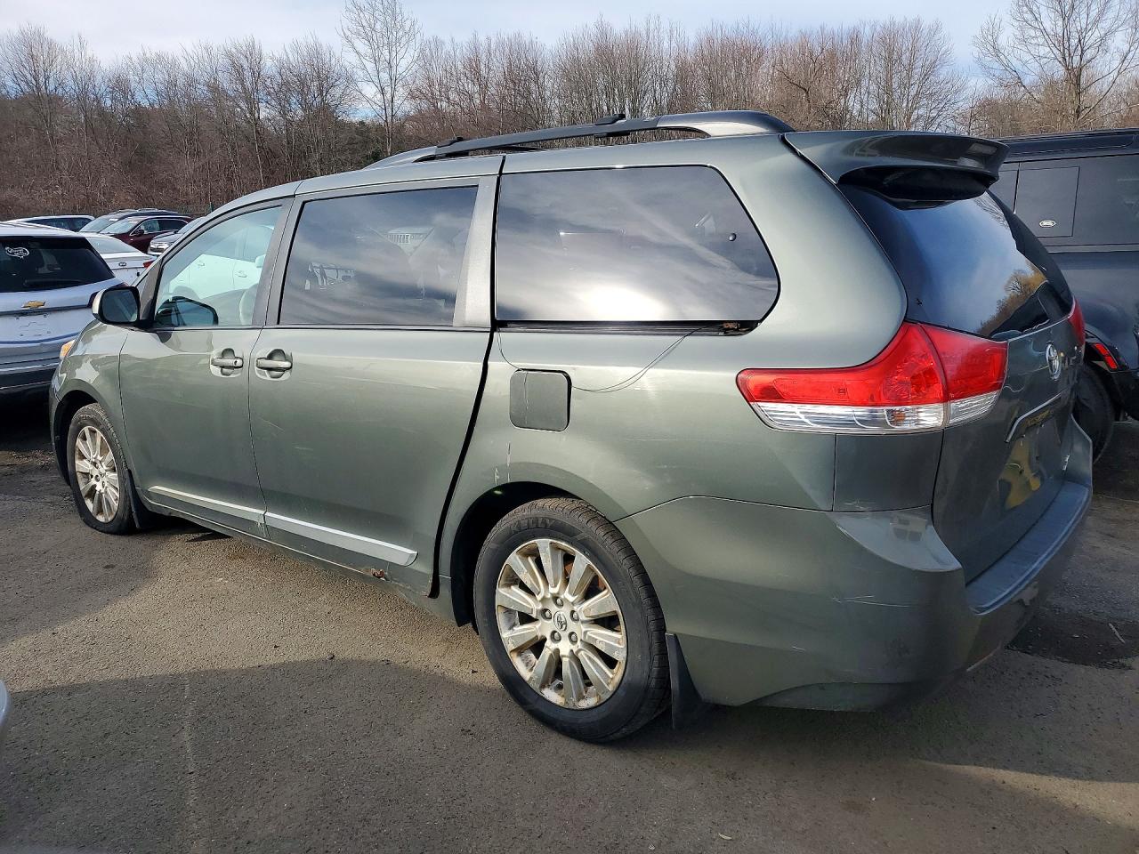 2013 TOYOTA SIENNA