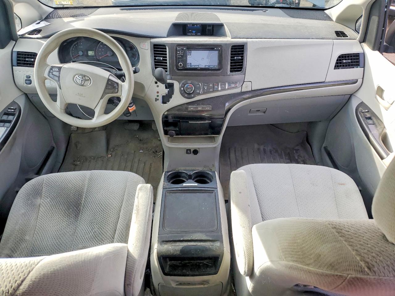 2013 TOYOTA SIENNA