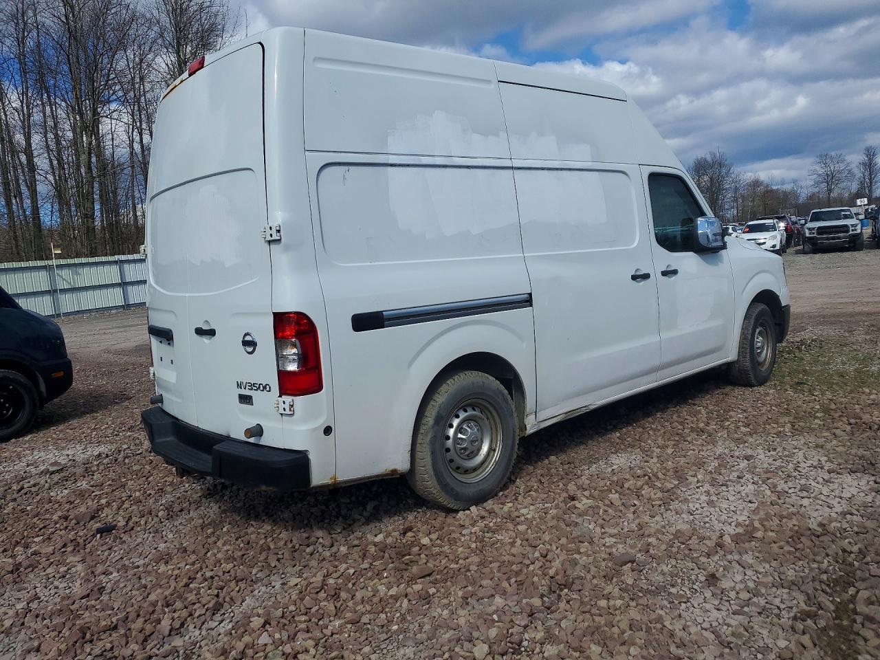 2015 NISSAN NV