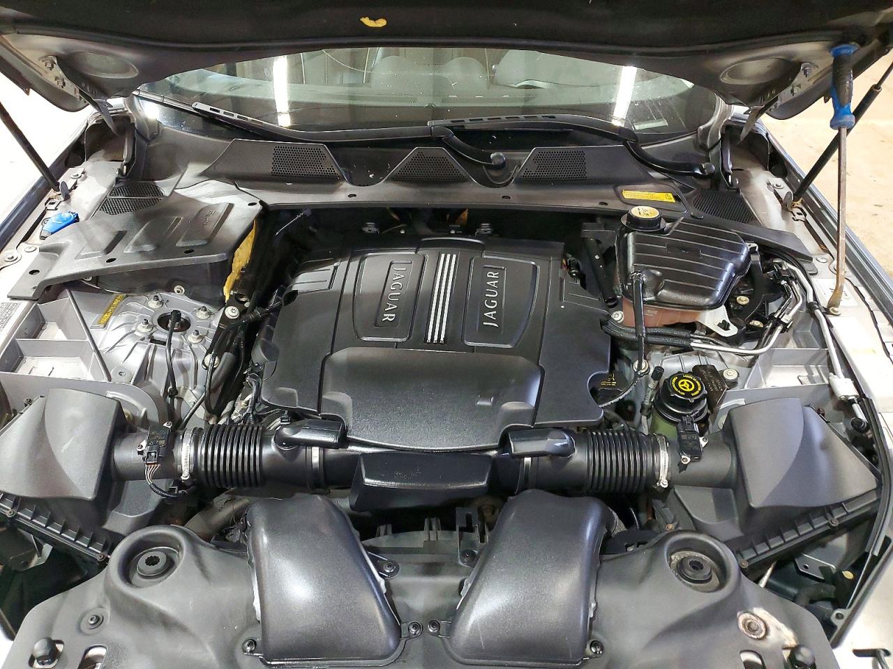 2011 JAGUAR XJ