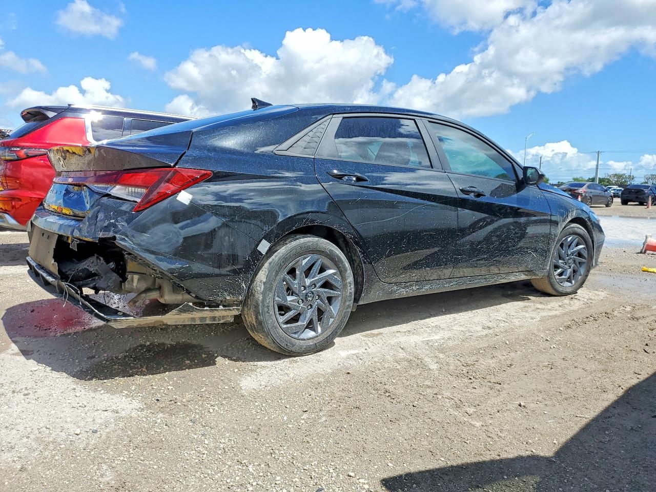 2024 HYUNDAI ELANTRA