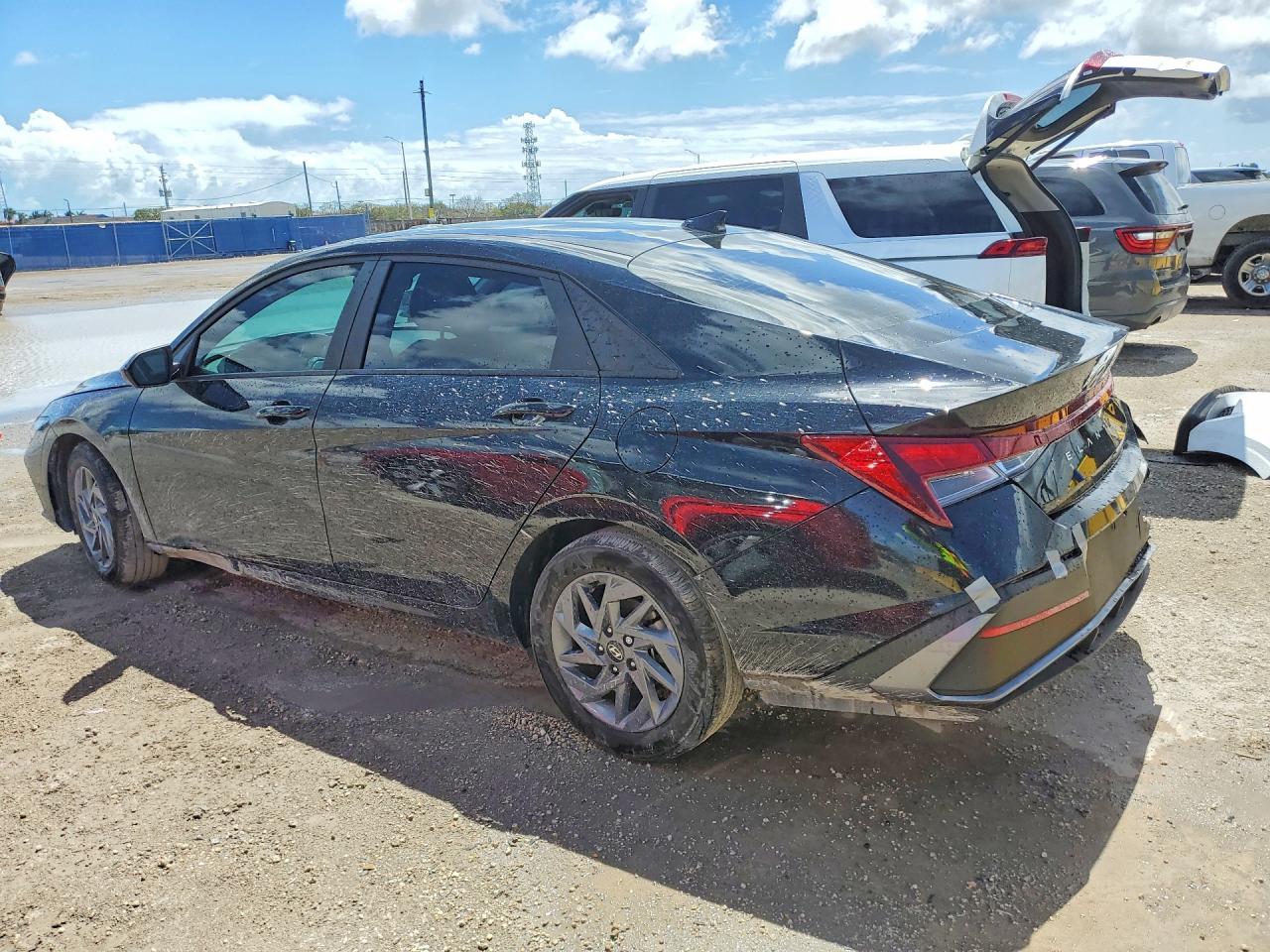 2024 HYUNDAI ELANTRA