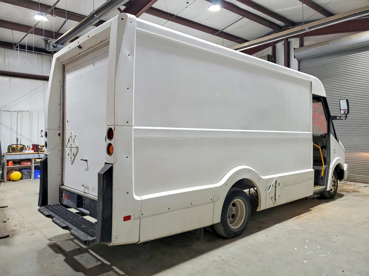 2016 ISUZU NPR
