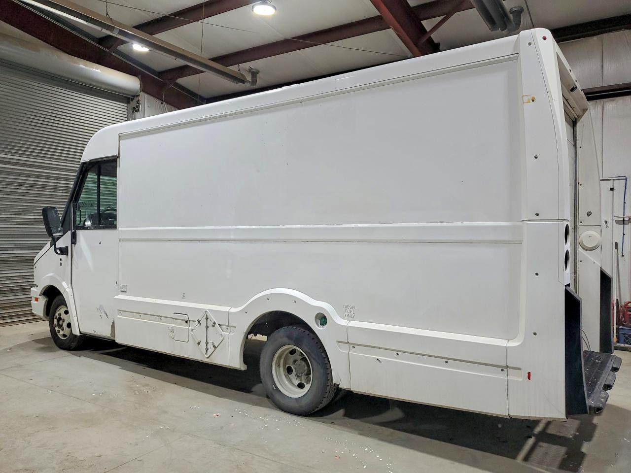 2016 ISUZU NPR