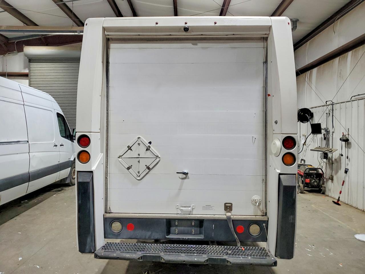 2016 ISUZU NPR