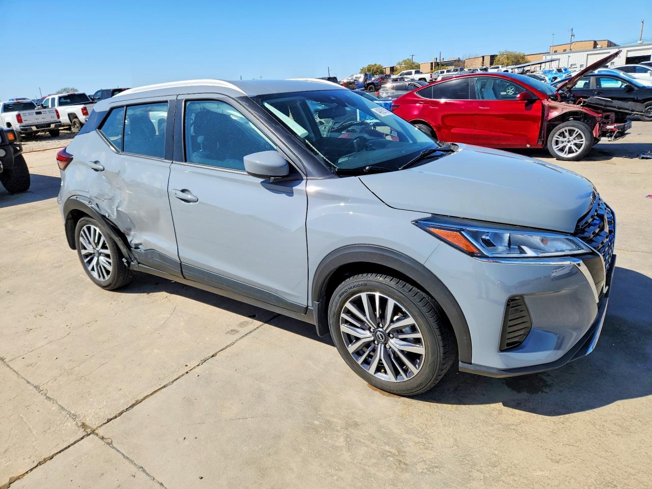 2024 NISSAN KICKS