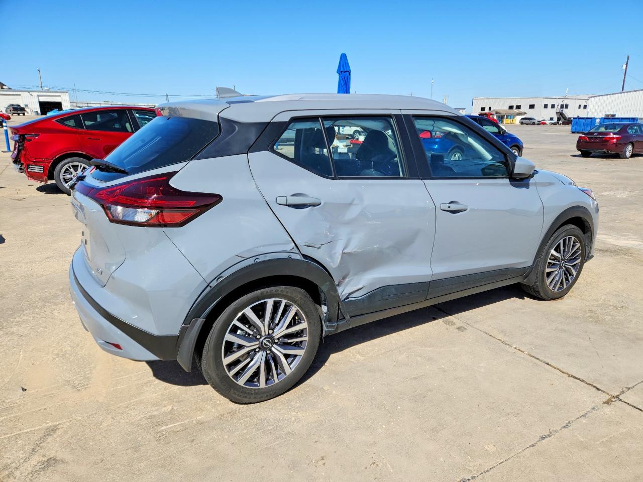 2024 NISSAN KICKS
