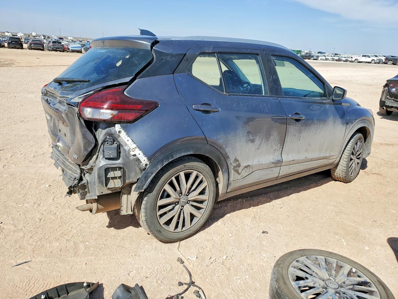 2022 NISSAN KICKS