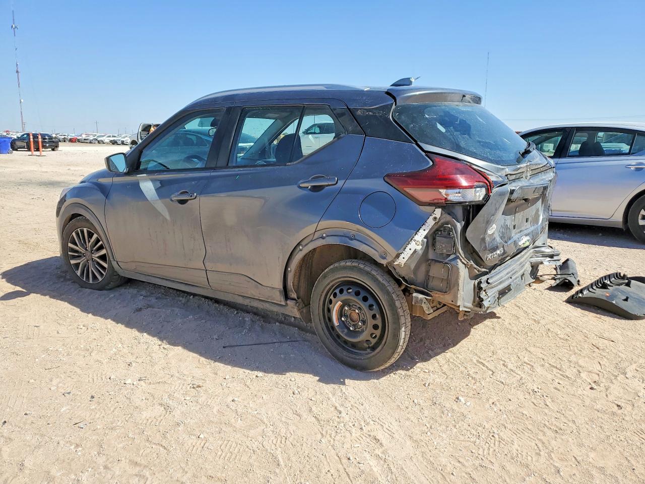2022 NISSAN KICKS