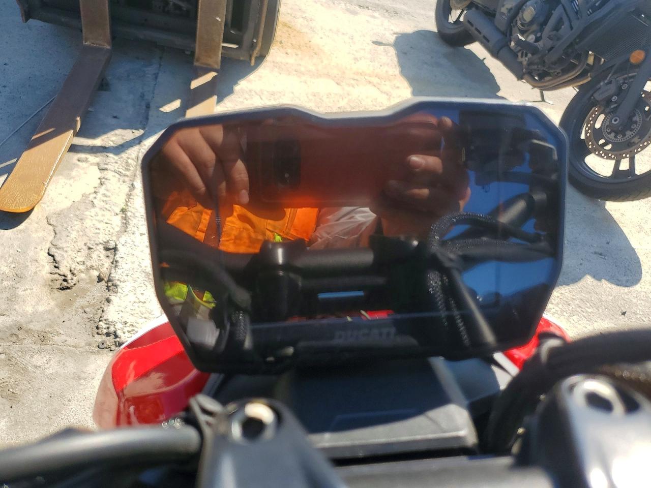 2021 DUCATI STREETFIGH