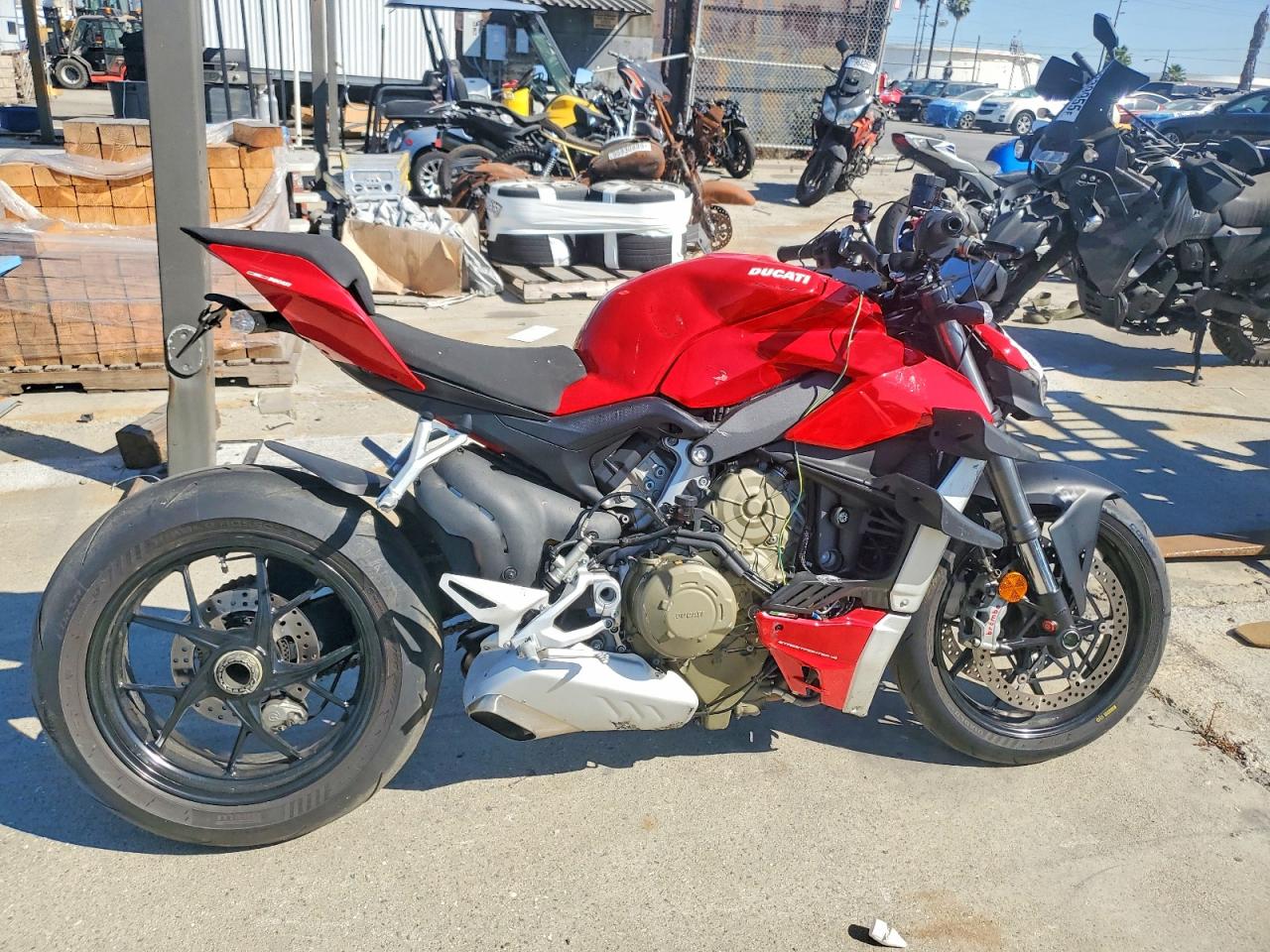 2021 DUCATI STREETFIGH