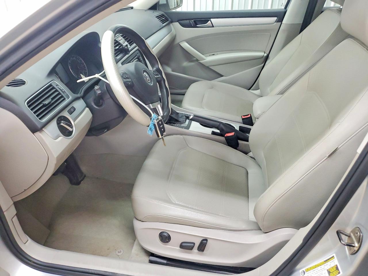 2013 VOLKSWAGEN PASSAT