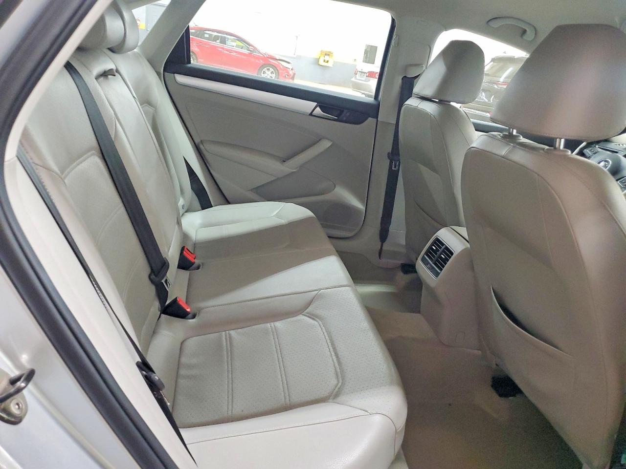 2013 VOLKSWAGEN PASSAT