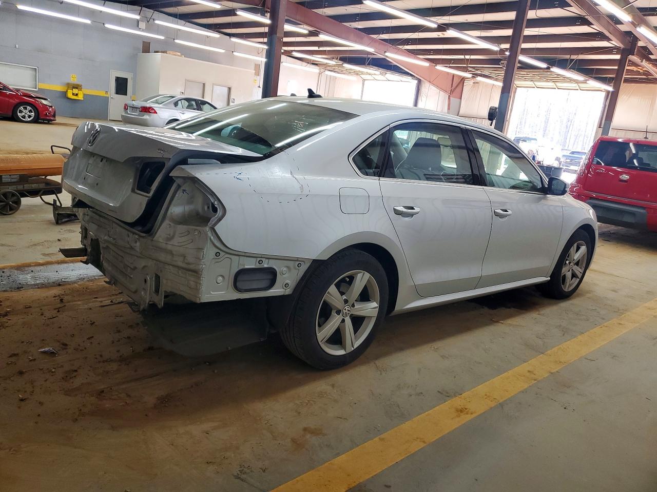 2013 VOLKSWAGEN PASSAT