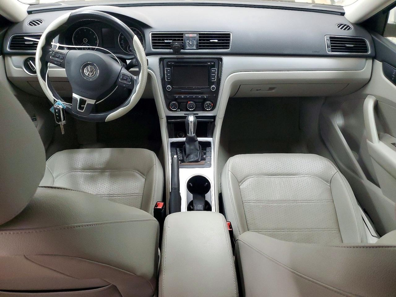 2013 VOLKSWAGEN PASSAT
